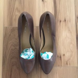 🌹#1 Nine West platform brown leather heels.